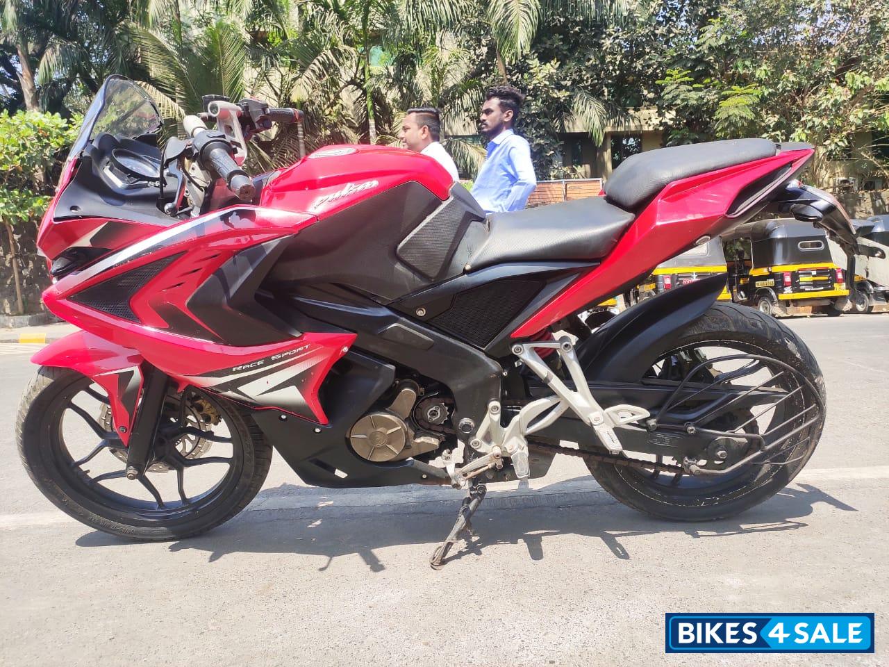 Bajaj Pulsar RS 200