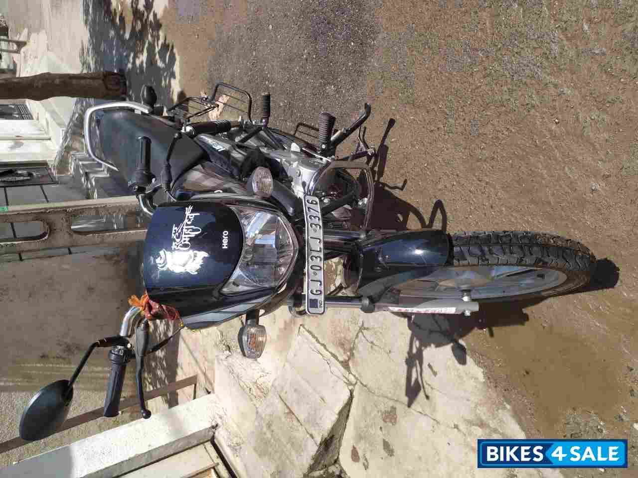 Black Grey Stripe Hero HF Deluxe BS6 Black Grey Stripe Hero HF Deluxe BS6