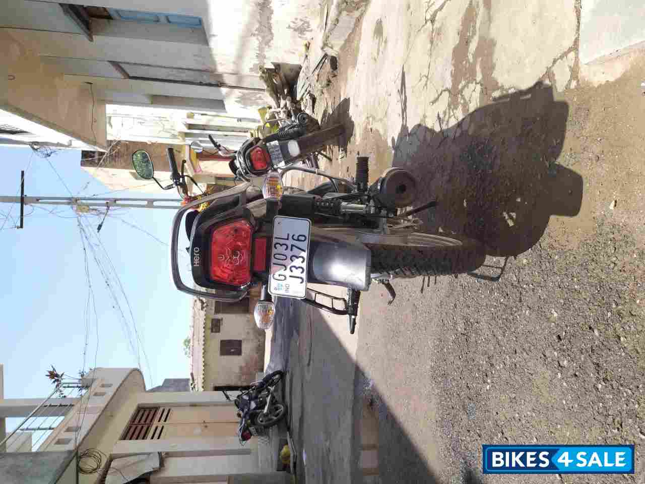 Black Grey Stripe Hero HF Deluxe BS6 Black Grey Stripe Hero HF Deluxe BS6