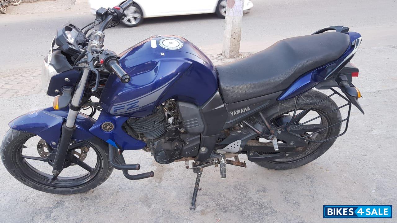 Blue Yamaha FZ16