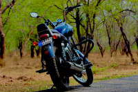 Matte Black Royal Enfield Thunderbird 350