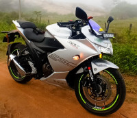 Matte Silver Suzuki Gixxer SF 250