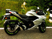 Matte Silver Suzuki Gixxer SF 250