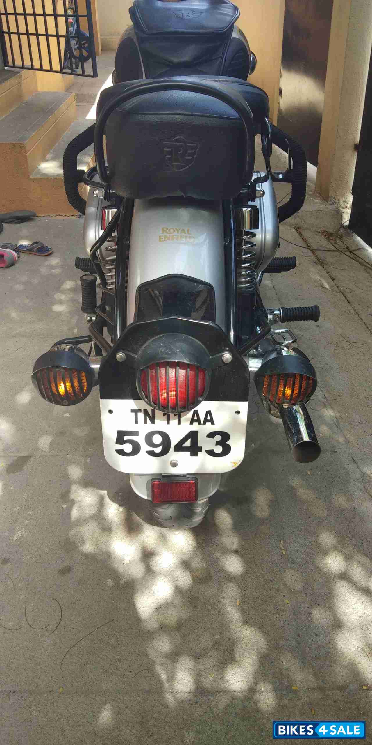 Silver Royal Enfield Classic 350 Silver Royal Enfield Classic 350