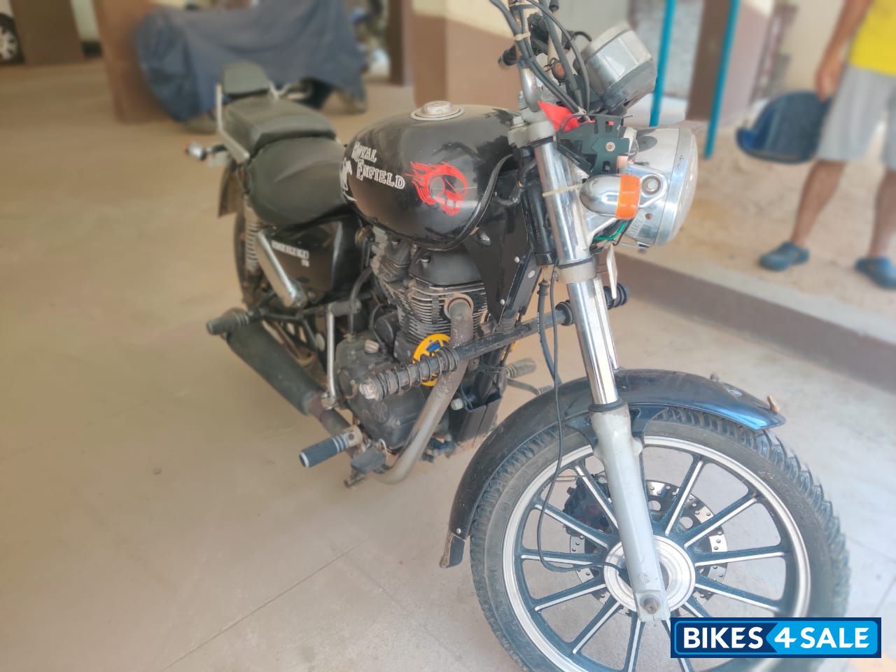 Black Royal Enfield Thunderbird 350