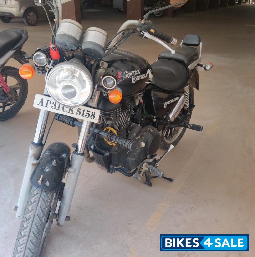 Black Royal Enfield Thunderbird 350