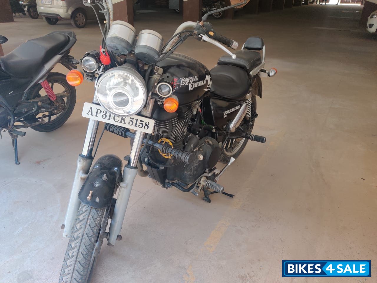 Black Royal Enfield Thunderbird 350