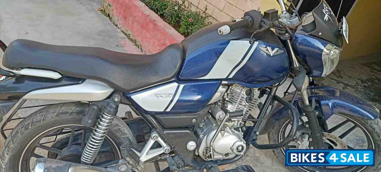 Bajaj V15