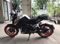 White Orange KTM Duke 200