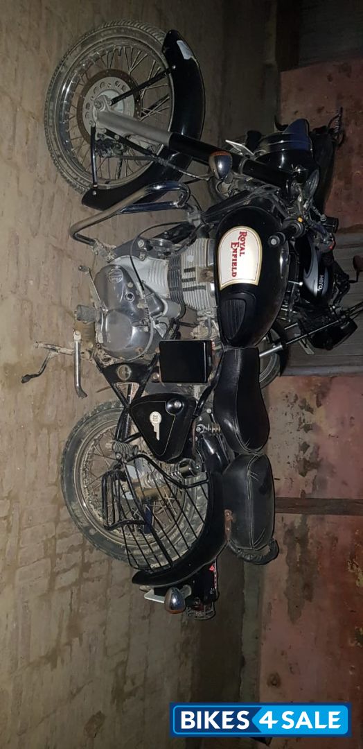 Black Royal Enfield Classic 350 Black Royal Enfield Classic 350
