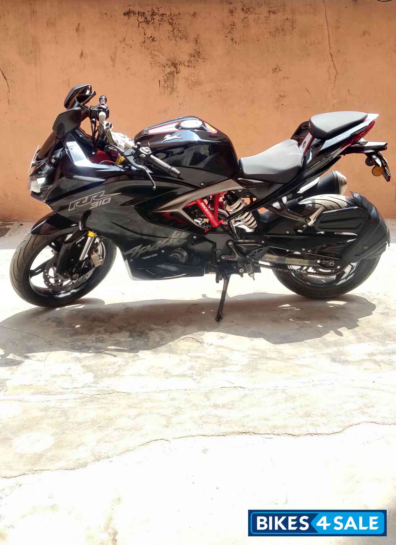 Phantom Black TVS Apache RR 310