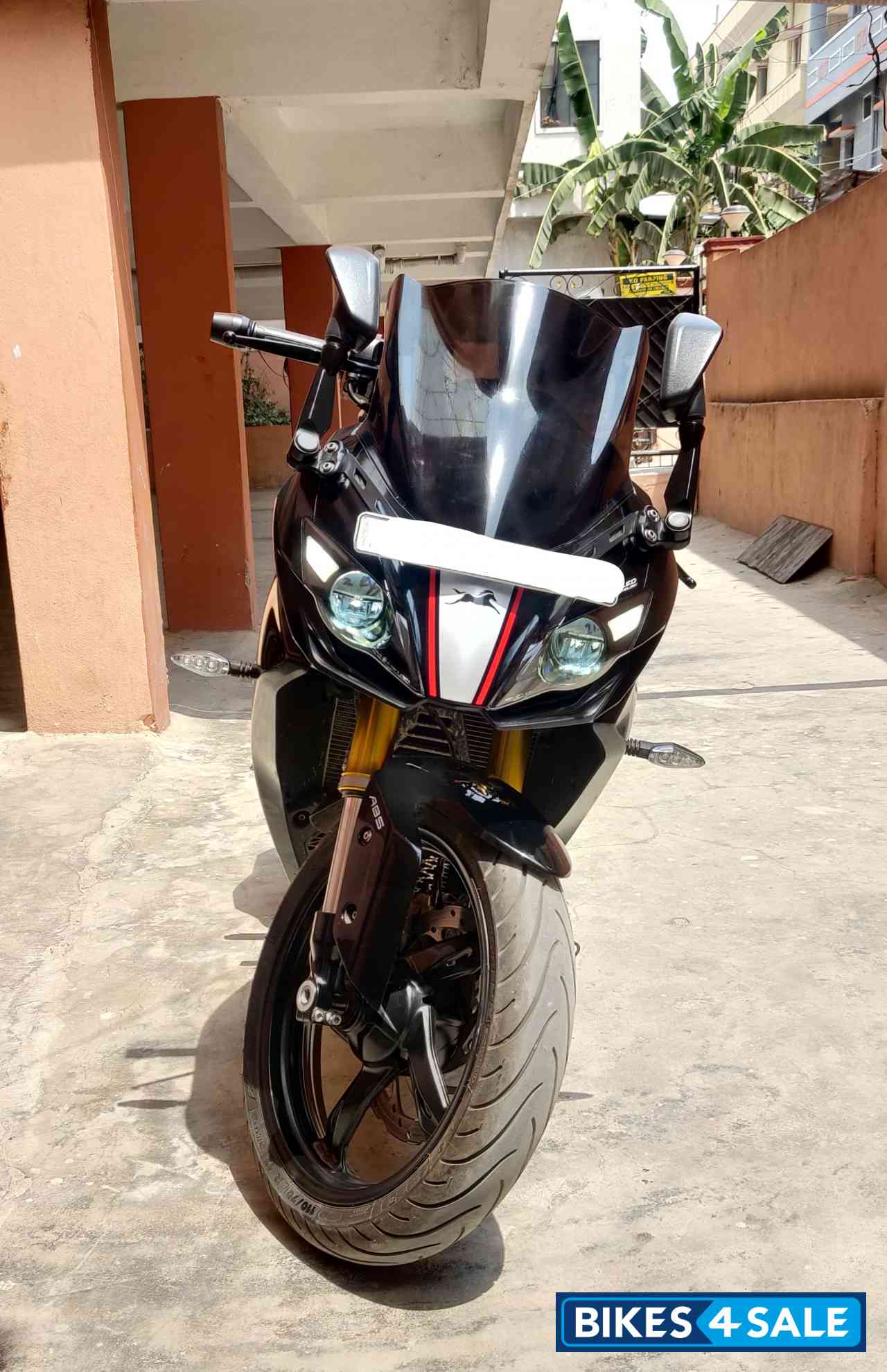 Phantom Black TVS Apache RR 310