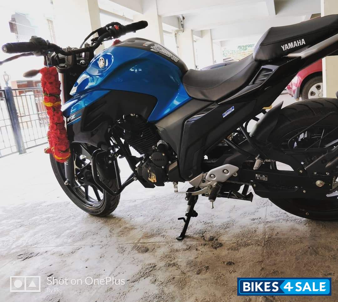 Blue Yamaha FZ25