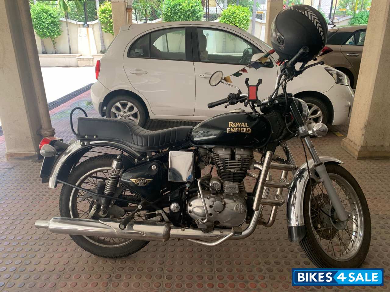 Black Royal Enfield Bullet 350 ES