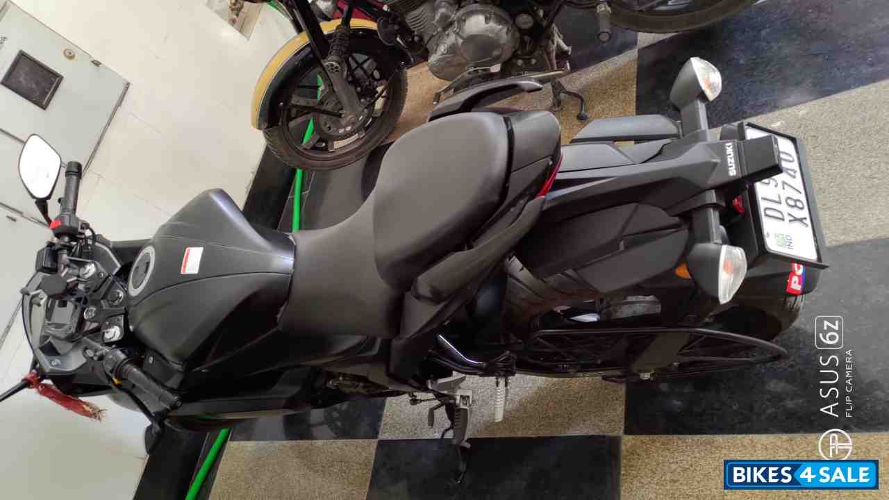 Black Suzuki Gixxer SF 250