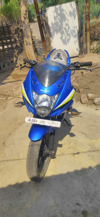 Blue Suzuki Gixxer SF