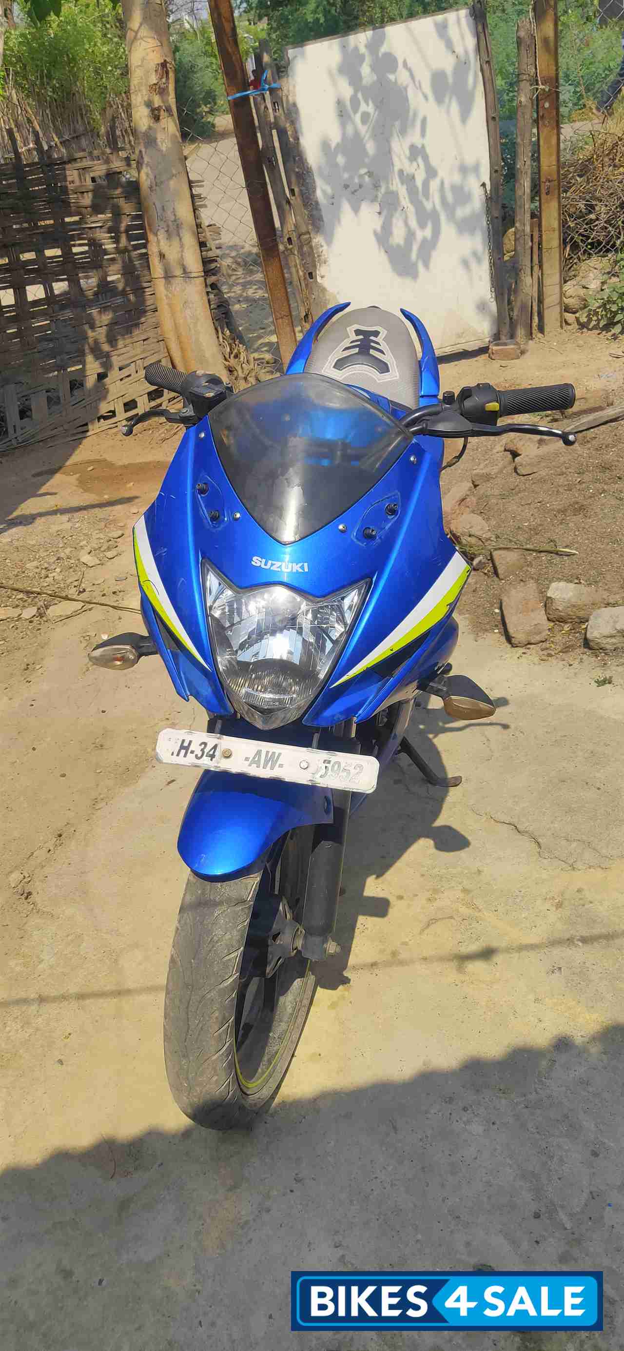 Blue Suzuki Gixxer SF