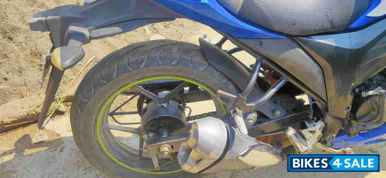 Blue Suzuki Gixxer SF