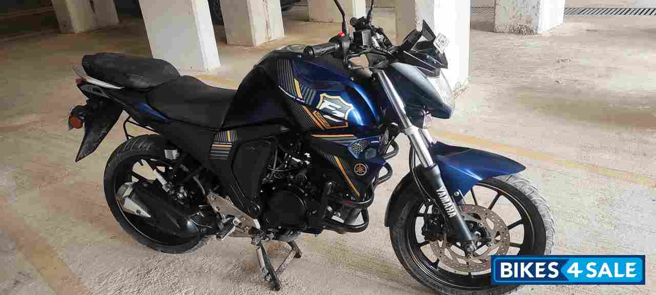 Blue Yamaha FZ-S FI V2
