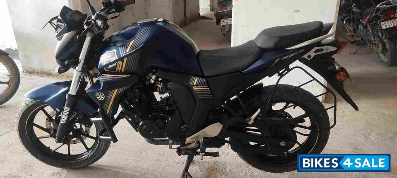 Blue Yamaha FZ-S FI V2