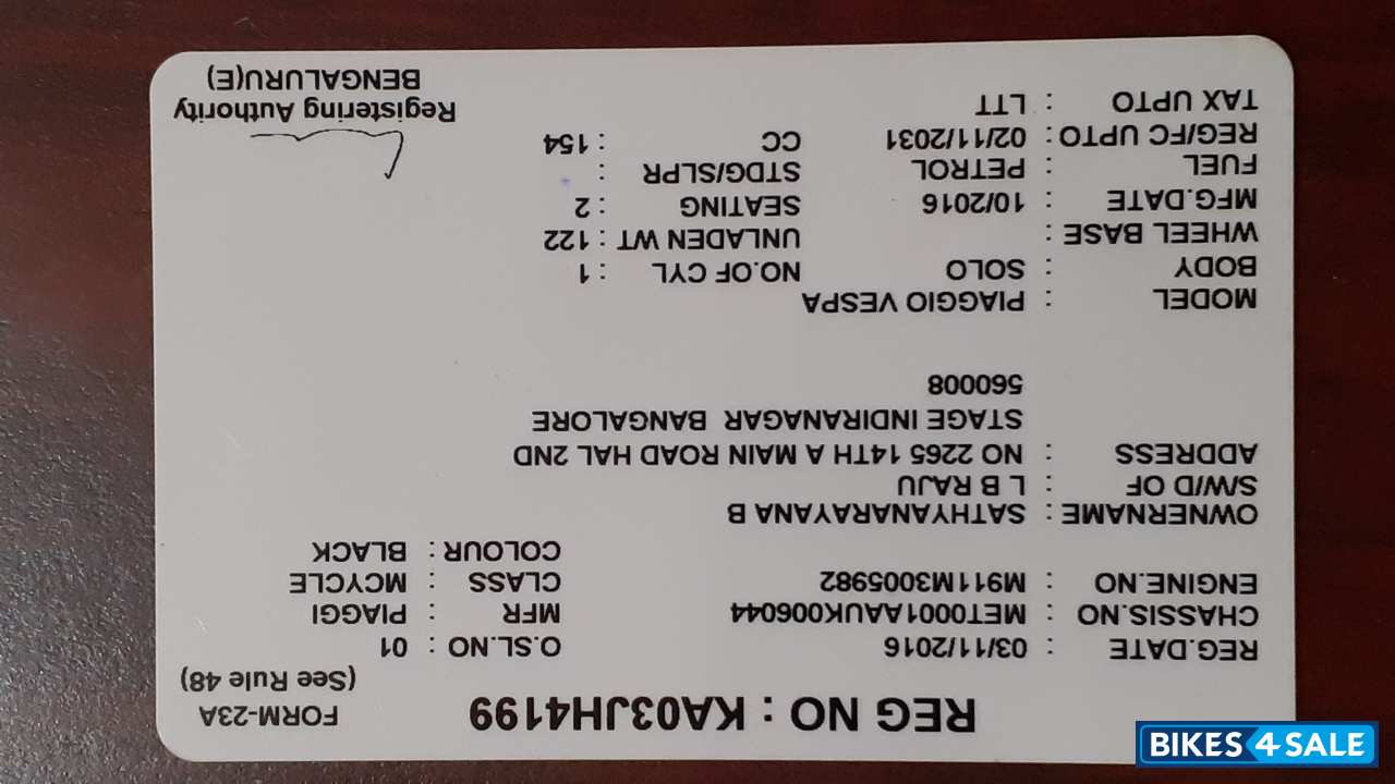 White Aprilia SR 150