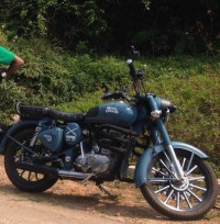 Squadron Blue Royal Enfield Classic Squadron Blue