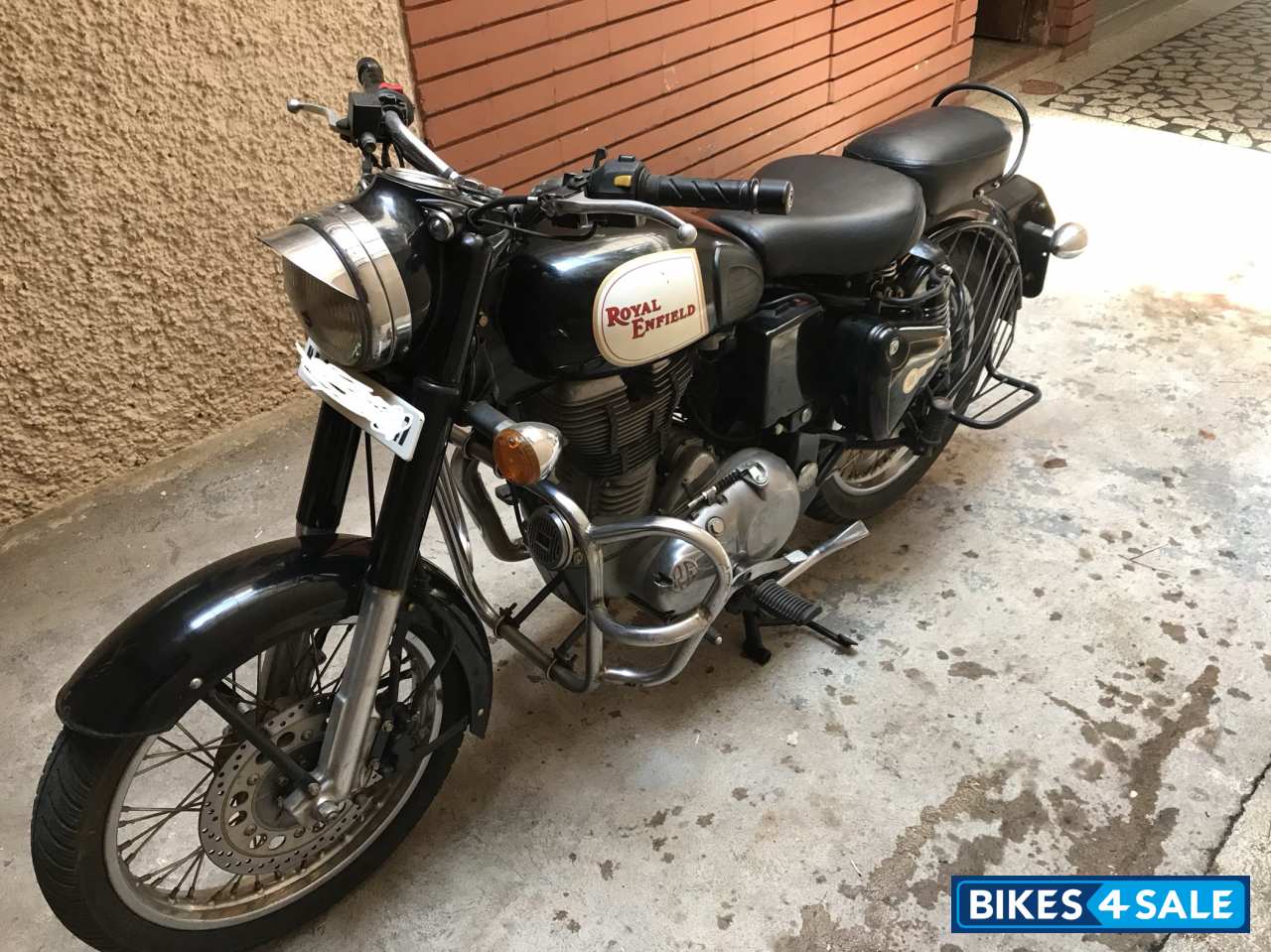 Black Royal Enfield Classic 500