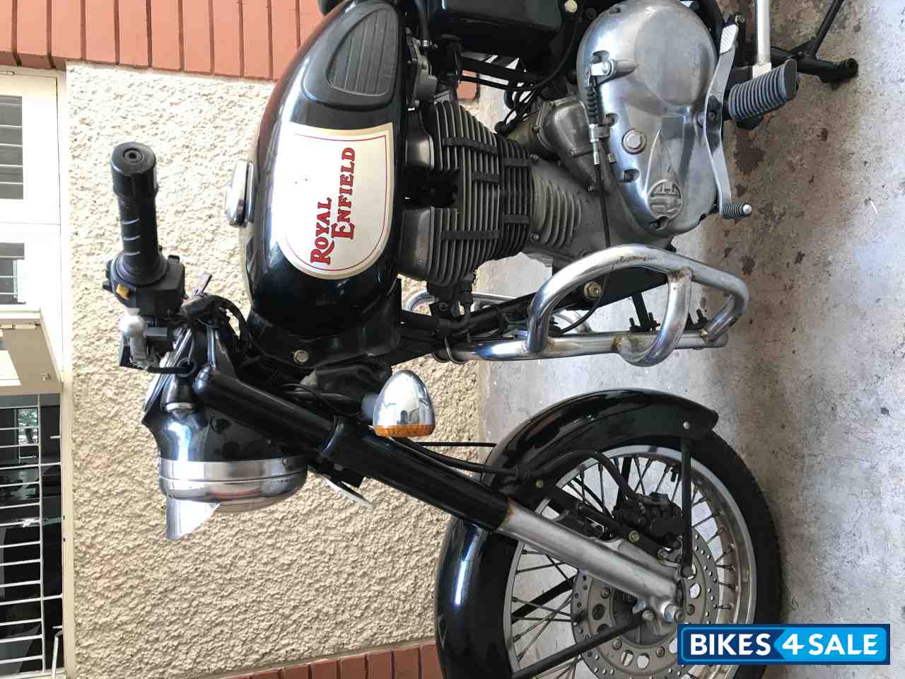 Black Royal Enfield Classic 500