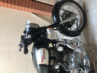 Black Royal Enfield Classic 500