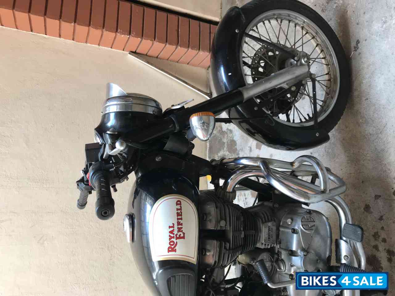 Black Royal Enfield Classic 500