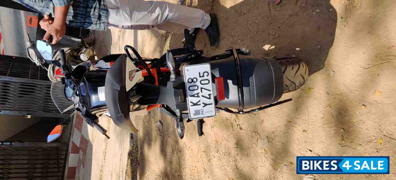 Ebony Black(met) KTM RC 200