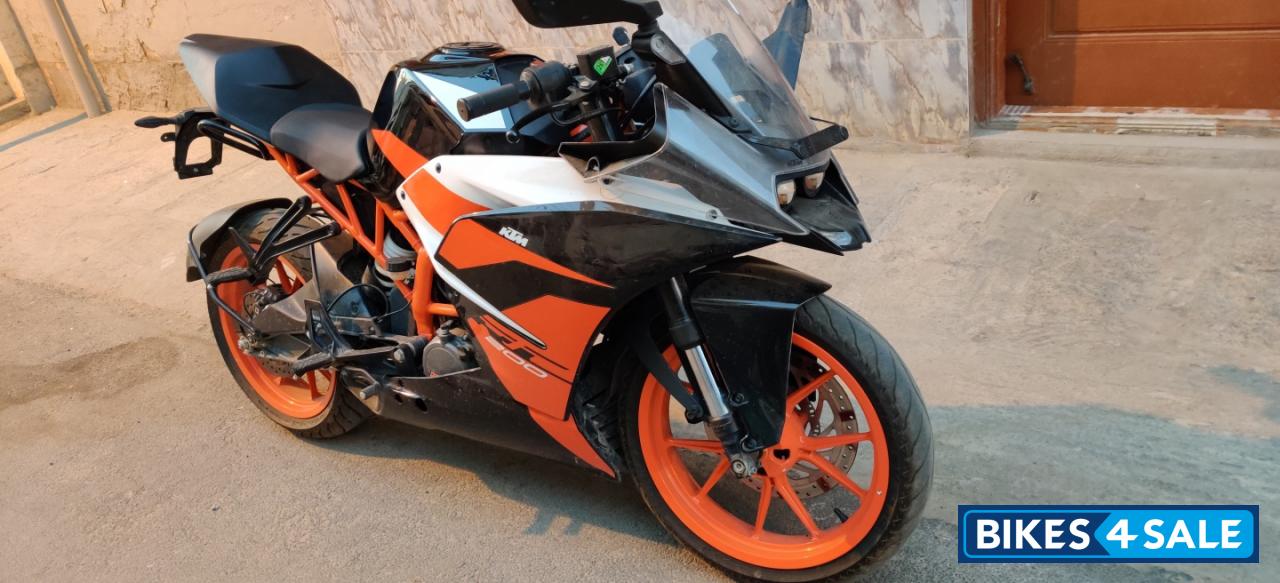Ebony Black(met) KTM RC 200