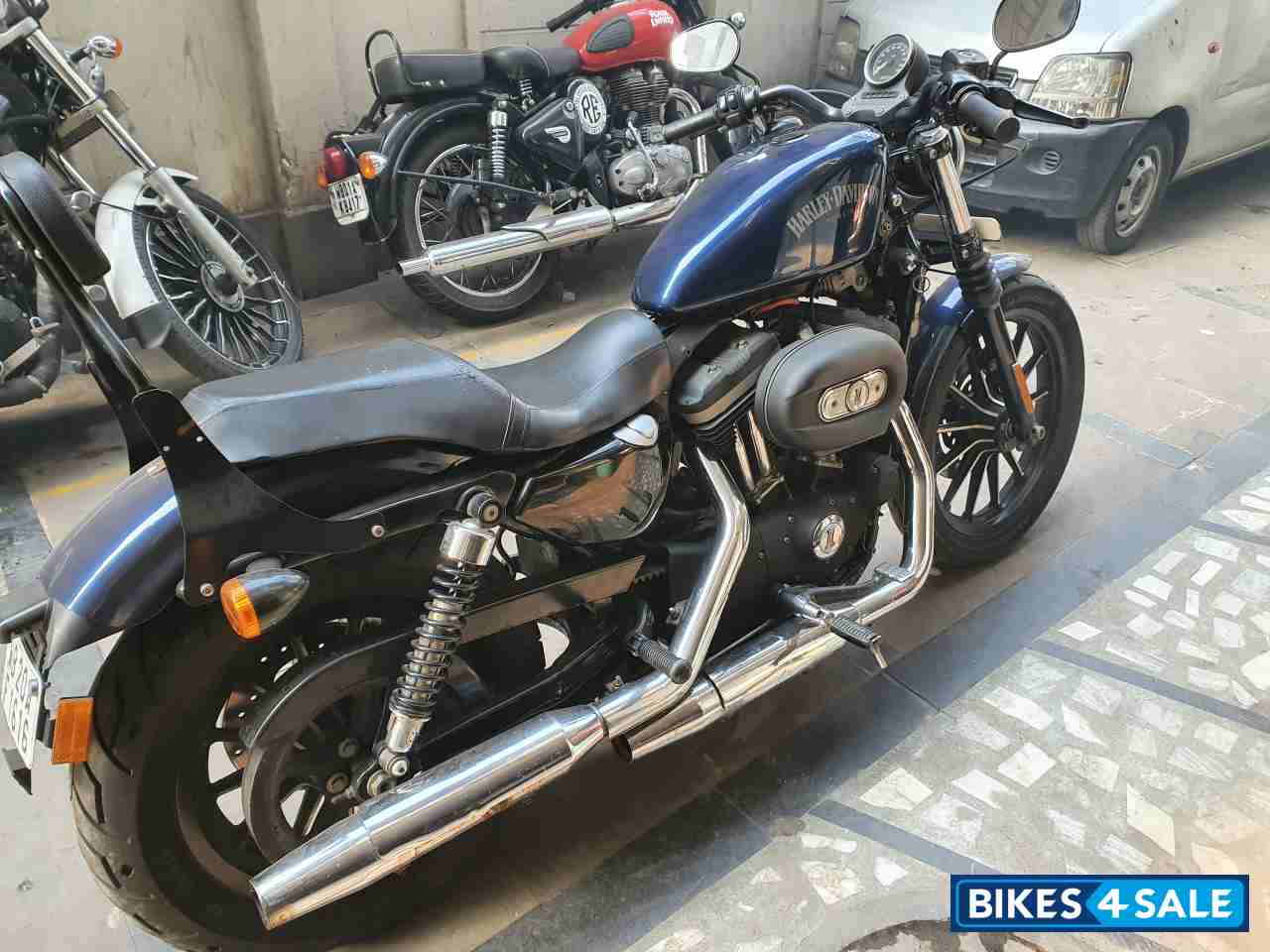 Pearl Blue Harley Davidson Iron 883