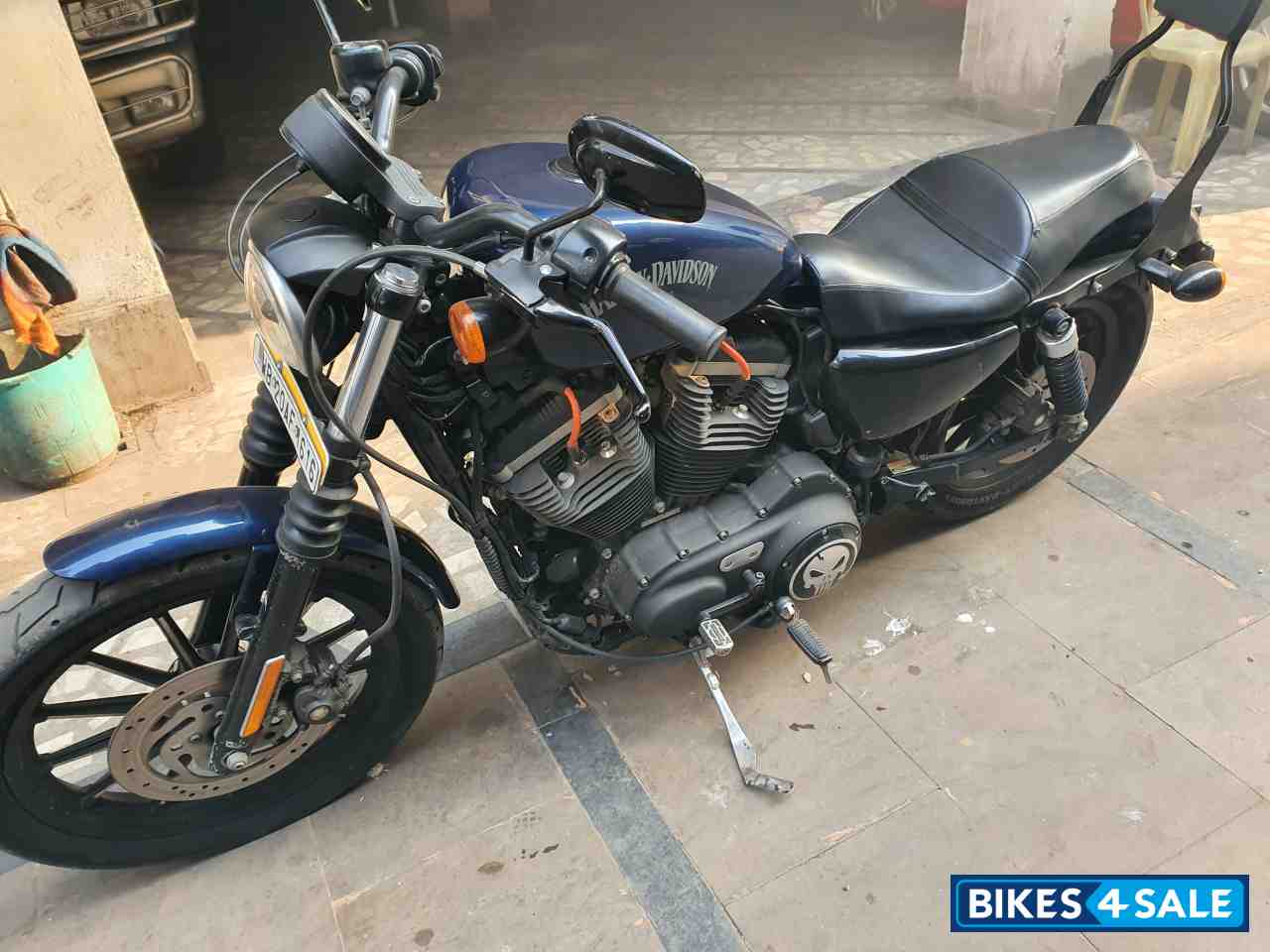 Pearl Blue Harley Davidson Iron 883