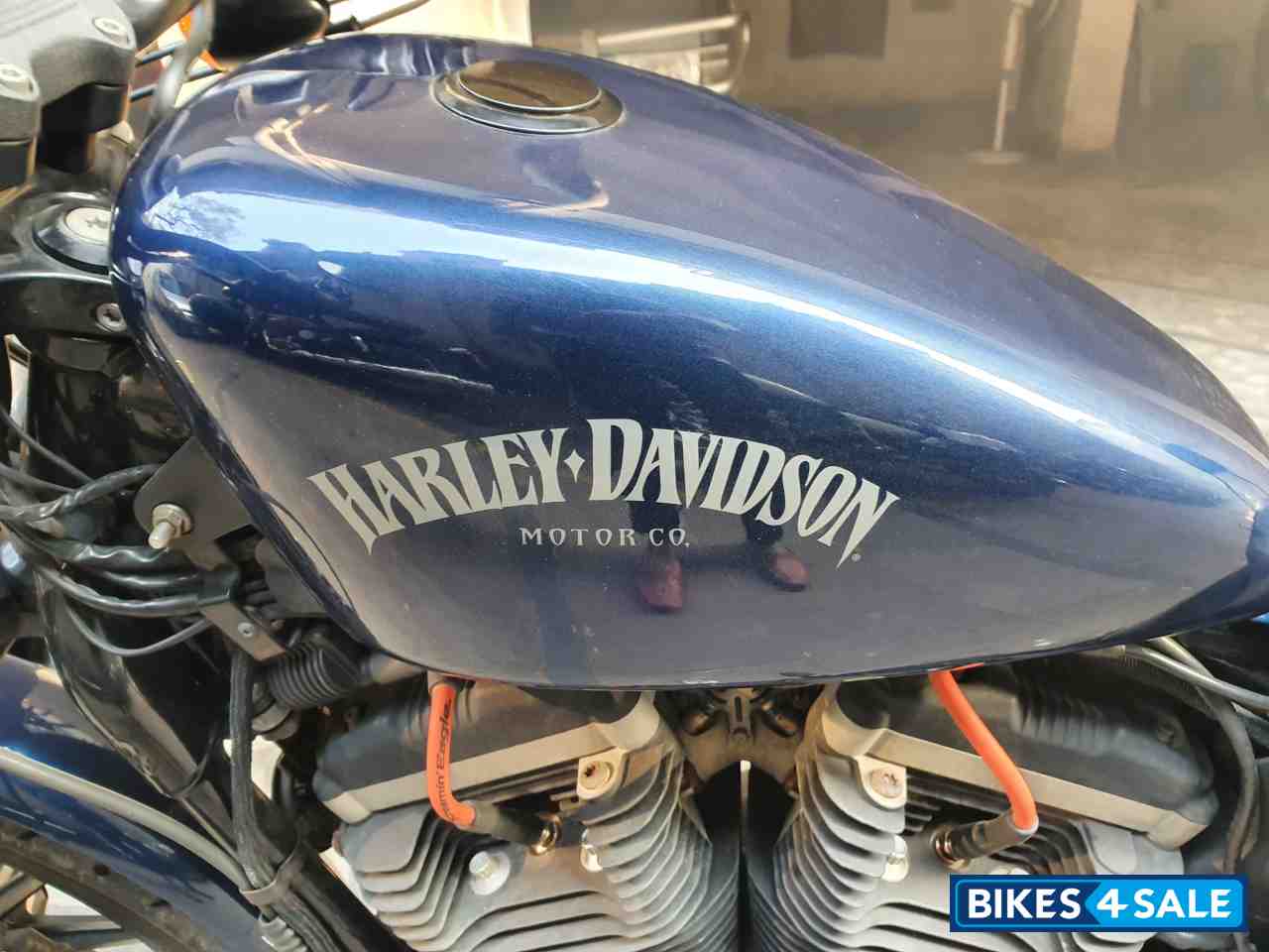 Pearl Blue Harley Davidson Iron 883