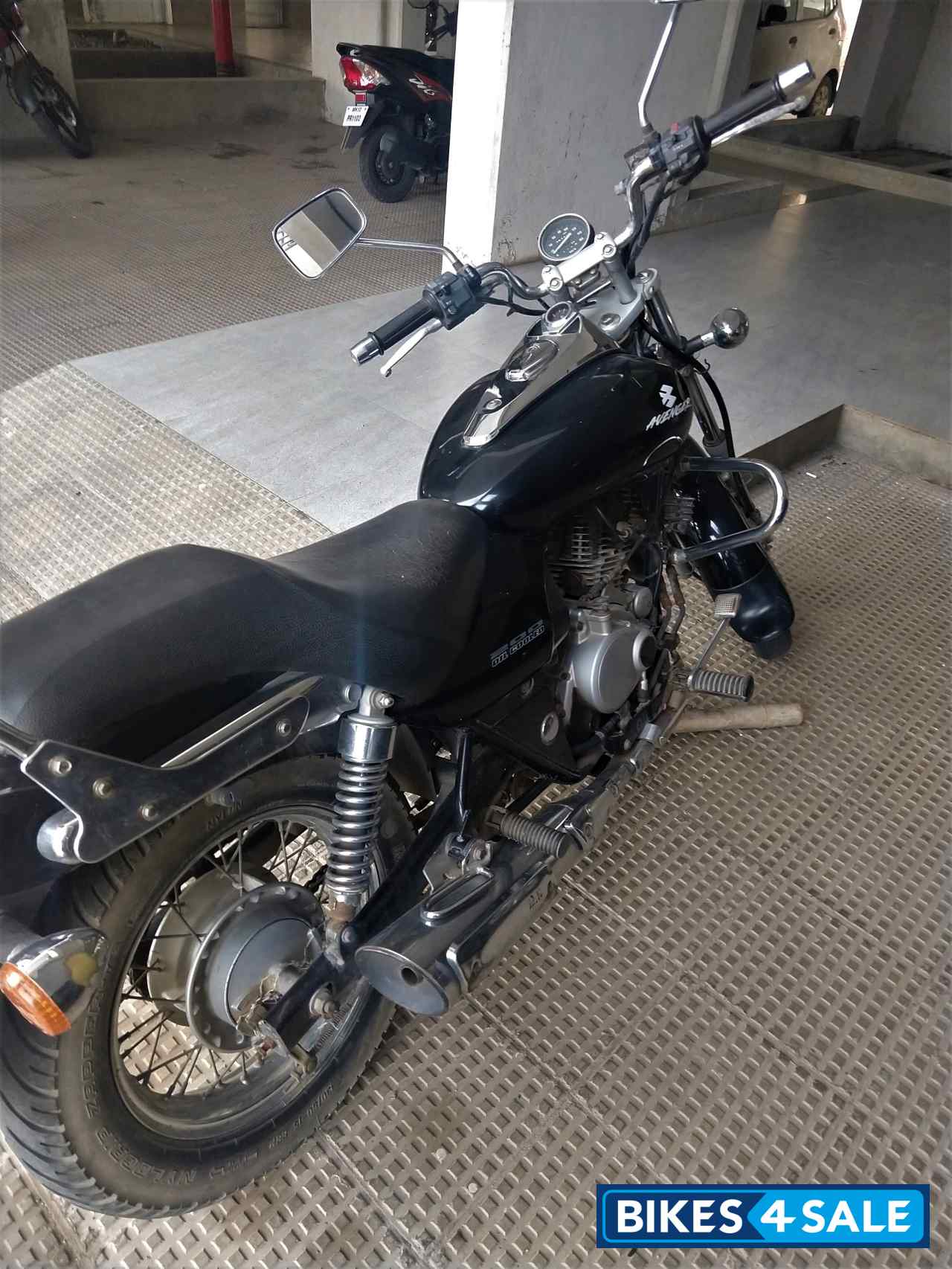 Bajaj Avenger 200 DTS-i