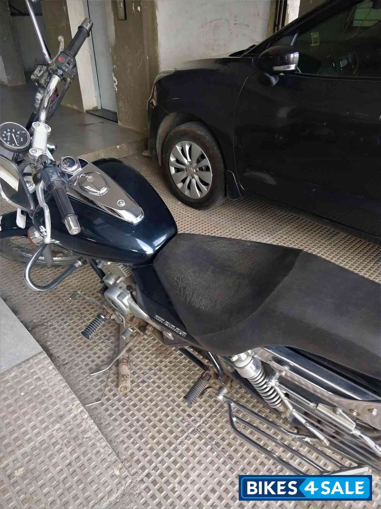 Bajaj Avenger 200 DTS-i