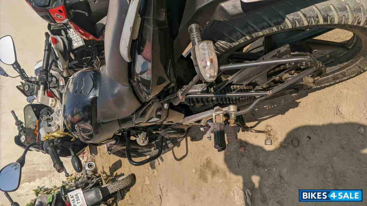 Black Bajaj Pulsar 180 DTSi