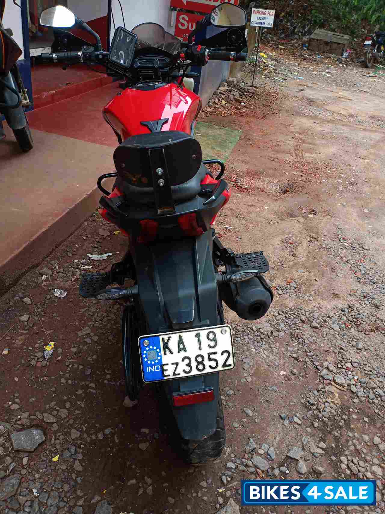 Red Bajaj Dominar 2018 disc and dual abs