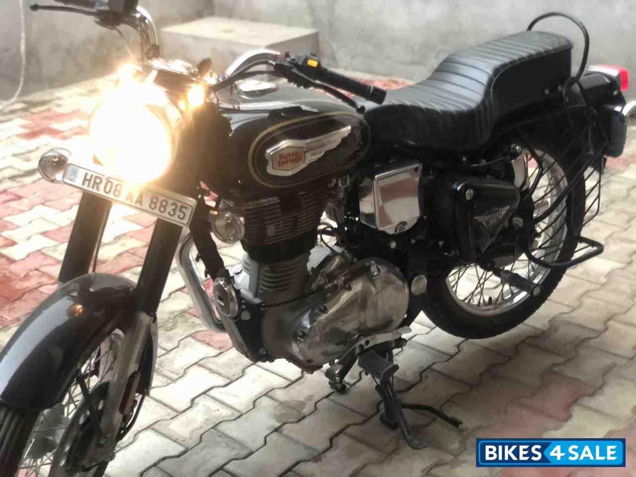 Black Royal Enfield Bullet Standard 350