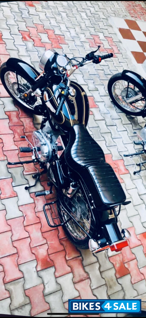 Black Royal Enfield Bullet Standard 350
