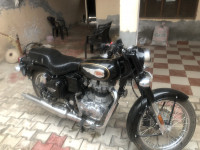 Black Royal Enfield Bullet Standard 350