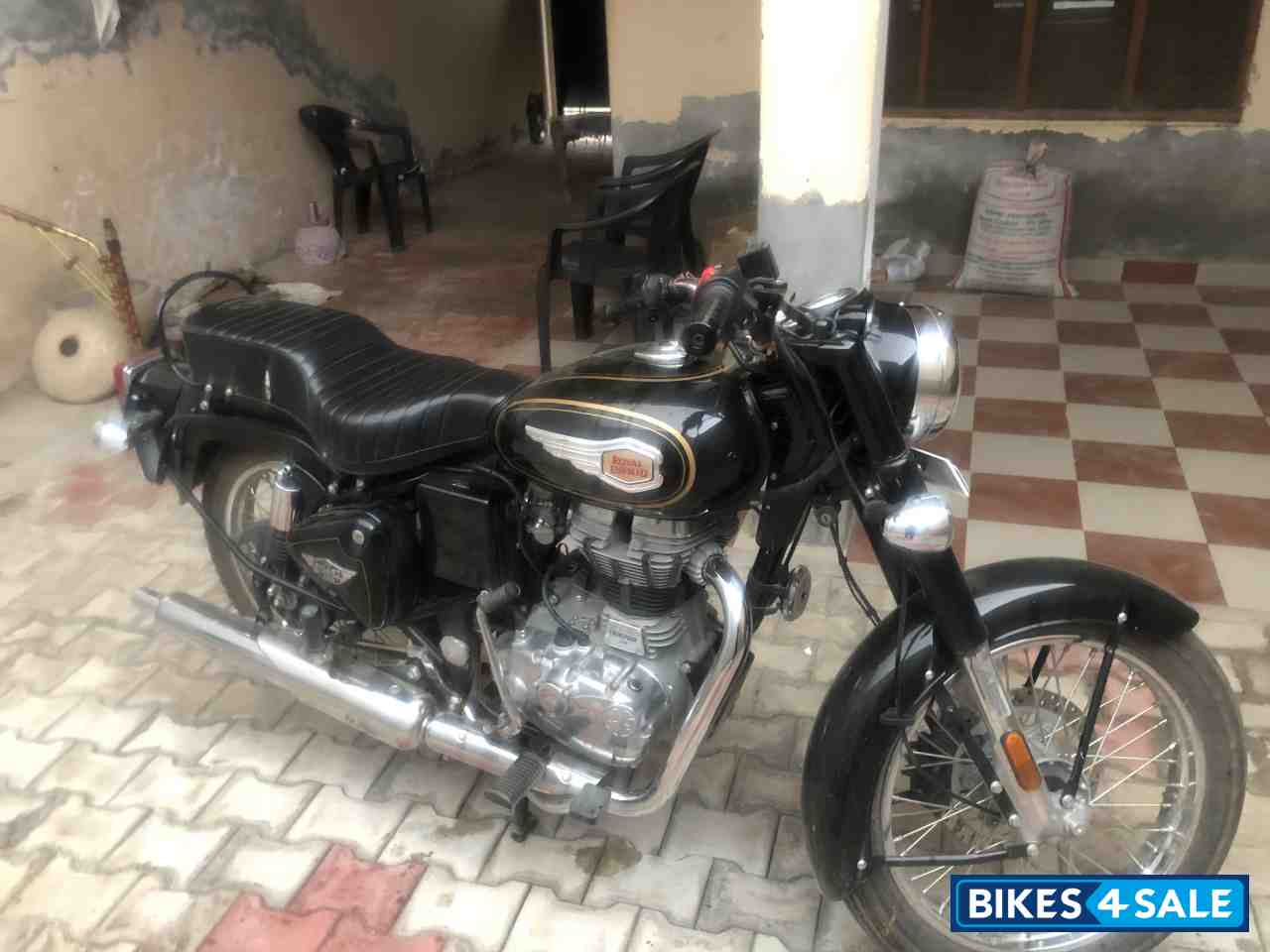 Black Royal Enfield Bullet Standard 350