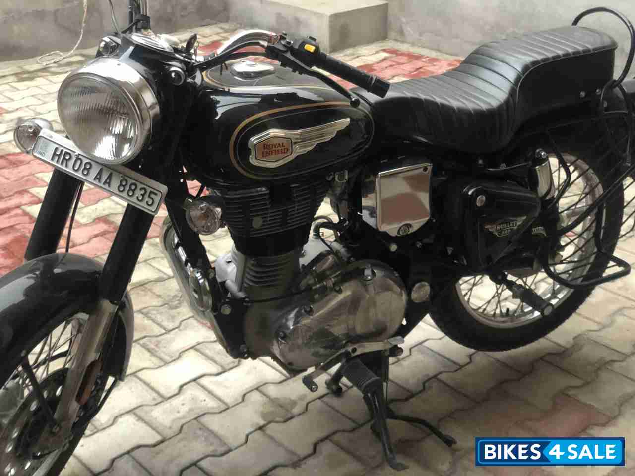 Black Royal Enfield Bullet Standard 350