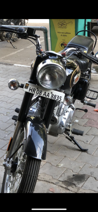 Black Royal Enfield Bullet Standard 350