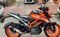 Orange KTM Duke 390