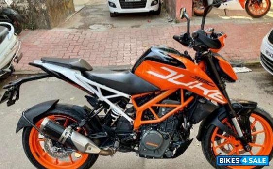 Orange KTM Duke 390