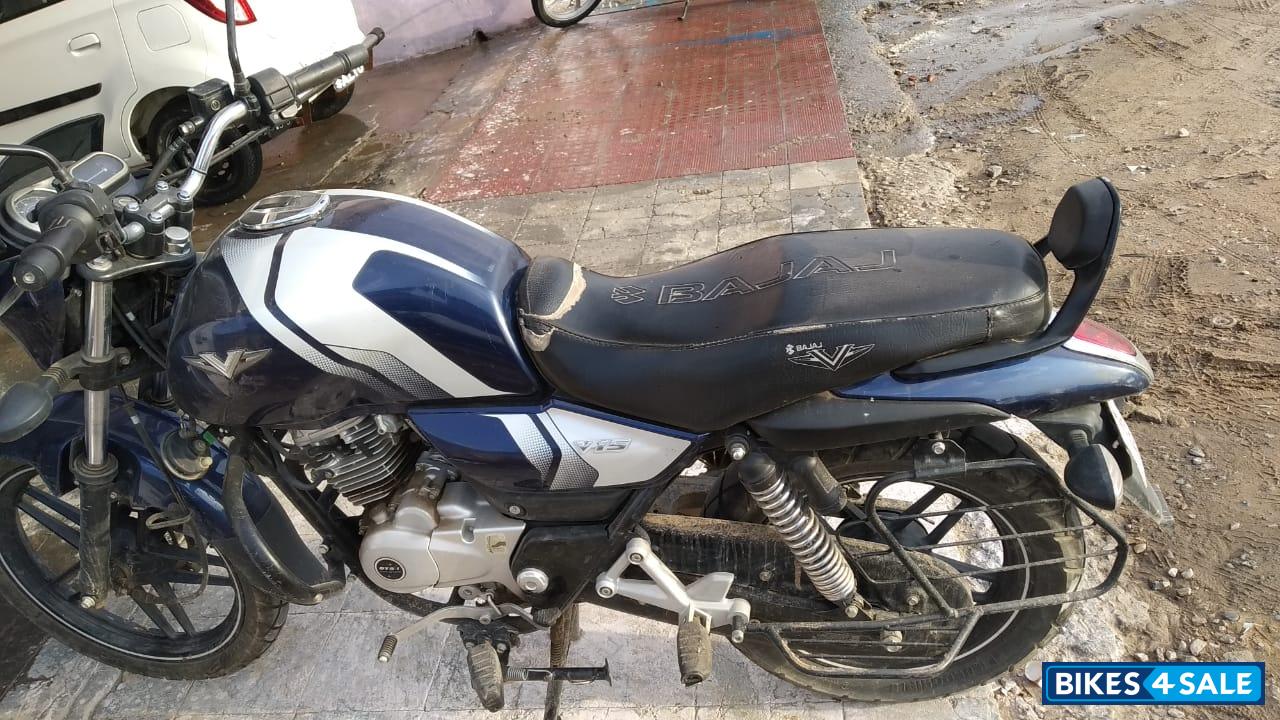 Bajaj V15