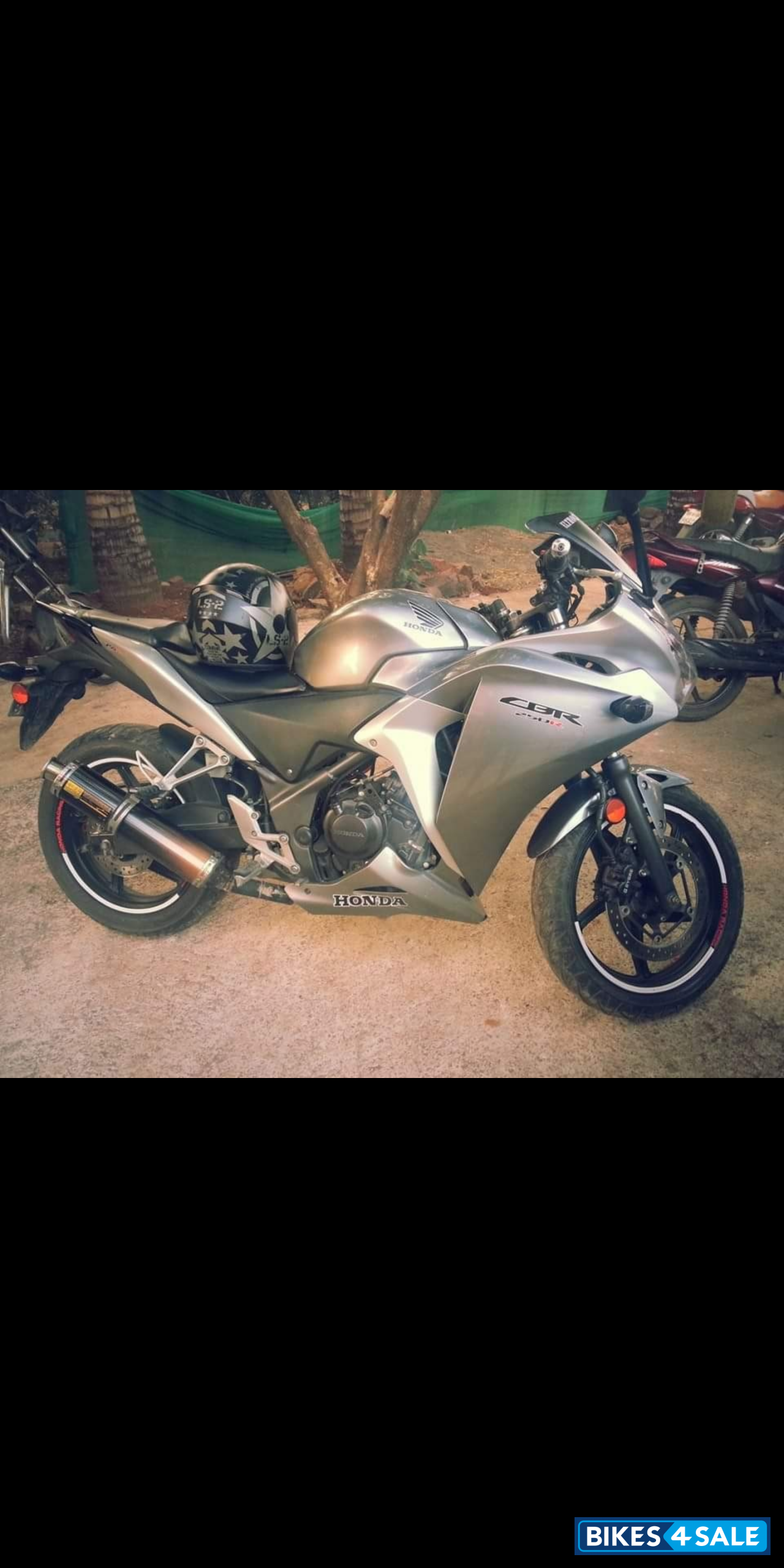 Silver Honda CBR 250R