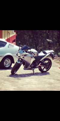 Silver Honda CBR 250R